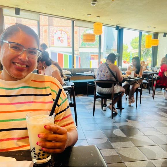 Meet your Posher, Brianna manet - Picture 1 of 1